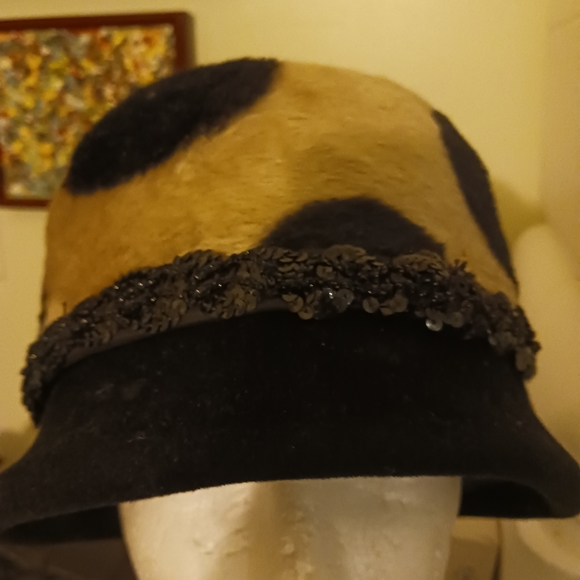 VINTAGE.."DANA MARTE" ORIGINAL FUR/RHINESTONE ORIG. CLOCHE HAT BY FIRENZE ITALY - Picture 4 of 7